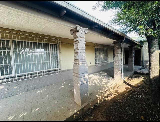 8 BEDROOM HOUSE FOR SALE IN GERMISTON STATION